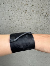 Image 2 of NULLUM ARMCUFF 1
