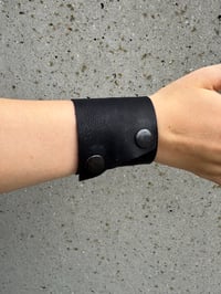 Image 2 of NULLUM ARMCUFF 3