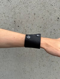 Image 2 of NULLUM ARMCUFF 4