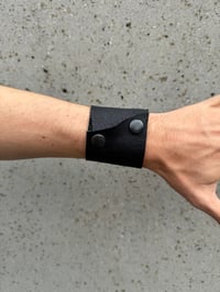 Image 3 of NULLUM ARMCUFF 4
