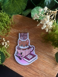 Image 2 of Marcapáginas magnético gatito sobre taza 