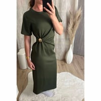 Robe kaki avec anneau doré