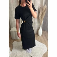 Robe noir avec anneau doré