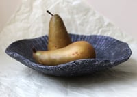 Image 9 of Black-Silver Wavy Paper Mâché Bowl – Coastal Style Decorative Plate 