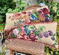 Image 1 of Coussin vintage fleurs 