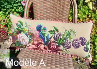 Image 3 of Coussin vintage fleurs 