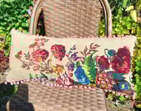 Image 8 of Coussin vintage fleurs 