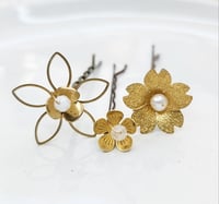 Image 1 of White Gemstone and Flower Hairpins