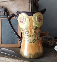 Image 1 of Pichet en barbotine