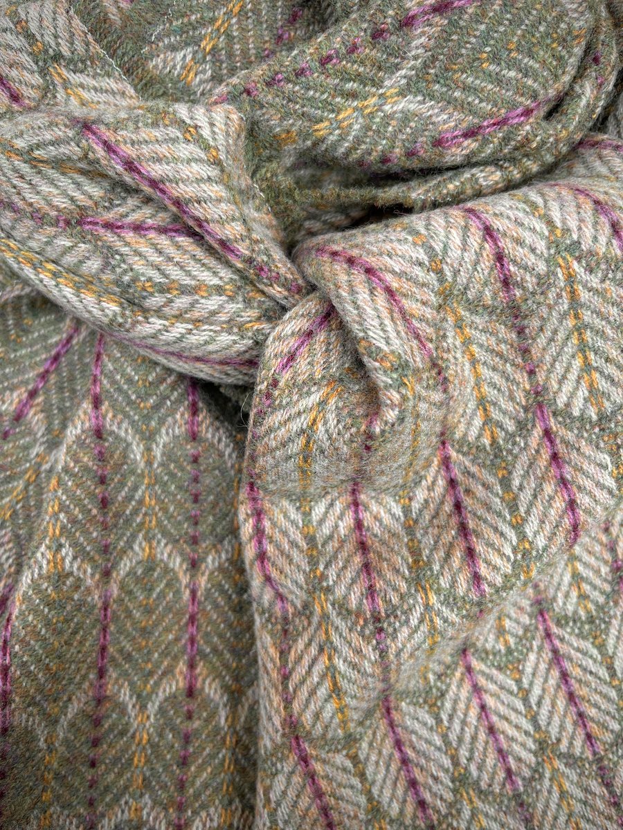 Image of Damask & Moss 'Feathers' design scarf