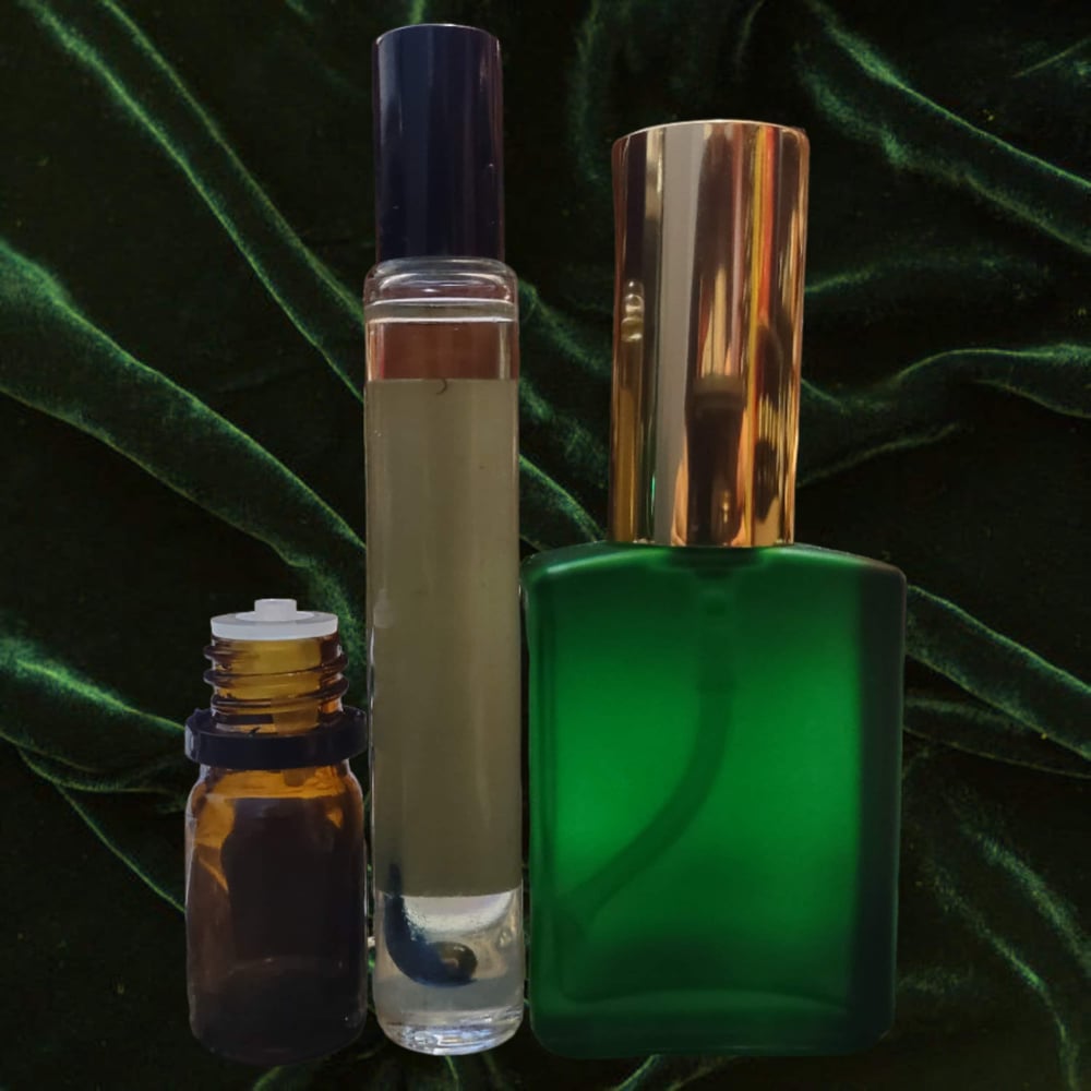 The Holly and Ivy - A folk Christmastime perfume