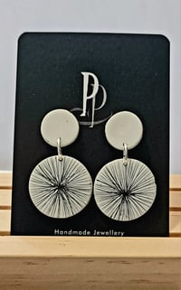 Image 5 of Dangle Earrings Black and White (PCE003)