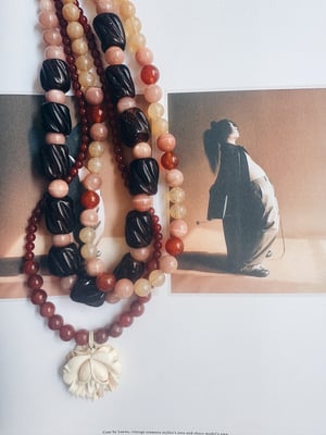 Gigi _Rosa sten og vintage glas perler 