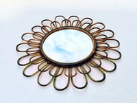Image 3 of Miroir mural vintage en rotin  Forme fleur/soleil  Années 60-70