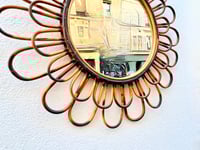 Image 4 of Miroir mural vintage en rotin  Forme fleur/soleil  Années 60-70