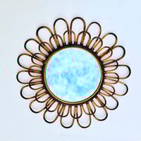 Image 1 of Miroir mural vintage en rotin  Forme fleur/soleil  Années 60-70