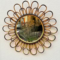 Image 2 of Miroir mural vintage en rotin  Forme fleur/soleil  Années 60-70