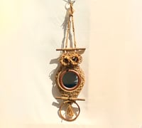 Image 2 of Miroir hibou porte-serviette 60/70 macramé corde & bois  vintage bohème chic