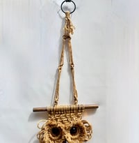 Image 5 of Miroir hibou porte-serviette 60/70 macramé corde & bois  vintage bohème chic