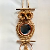 Image 1 of Miroir hibou porte-serviette 60/70 macramé corde & bois  vintage bohème chic