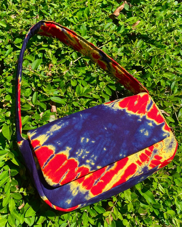 Heatwave Puffy Baguette Bag