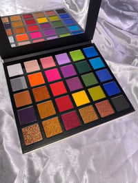 Image 3 of Bold ‘n Vibrant Eyeshadow palette 