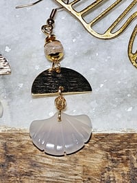 Image 2 of Dangling leaf