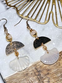 Image 1 of Dangling leaf