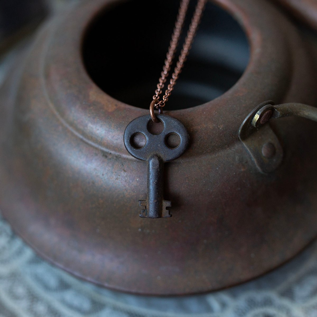 Barrel key with three holes