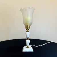 Image 3 of Lampe boudoir Art Déco en laiton et verre opalin blanc – tulipe plissée – 1930/40 