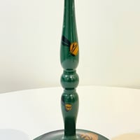 Image 4 of Ancien porte-chapeaux en bois tourné vert avec fleurs 1900 1930