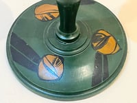 Image 7 of Ancien porte-chapeaux en bois tourné vert avec fleurs 1900 1930