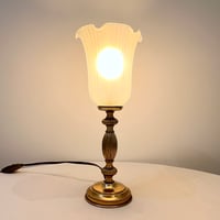 Image 2 of Lampe vintage en laiton doré et opaline tulipe plissée corole vintage 