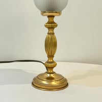 Image 4 of Lampe vintage en laiton doré et opaline tulipe plissée corole vintage 