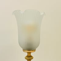 Image 7 of Lampe vintage en laiton doré et opaline tulipe plissée corole vintage 