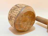 Image 5 of Ancien casse-noix rustique à vis en bois vintage des années 50 - 60