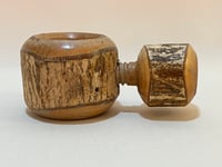 Image 3 of Ancien casse-noix rustique à vis en bois vintage des années 50 - 60
