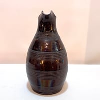 Image 4 of Ancien pichet marron foncé en grès vernissé du Berry vintage 1950