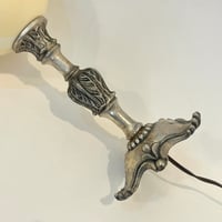 Image 6 of Lampe oeuf d'autruche sur pied en métal argenté Napoléon III