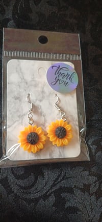 🌻 Sunflower Earrings – Acrylic 🌻