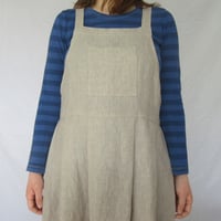Image 7 of Pleated Linen Apron for Artists with Cross Back Straps and 3 pockets. No25:2