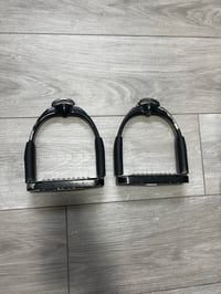 Image 4 of MDC Ultimate Stirrups – 4.75" – Black