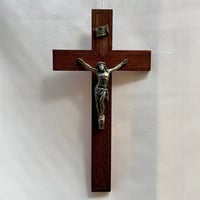 Image 1 of  Grand Crucifix ancien XXe en chêne laiton et métal patiné bronze - 40 cm 
