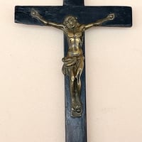 Image 4 of Crucifix ancien XIXe en bois noirci et laiton 