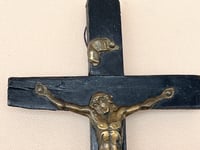 Image 3 of Crucifix ancien XIXe en bois noirci et laiton 