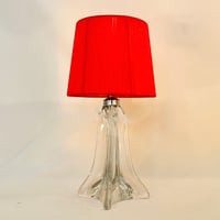 Image 1 of Lampe à poser en cristal vintage 1940 - 50 et abat-jour plissé ruban rouge
