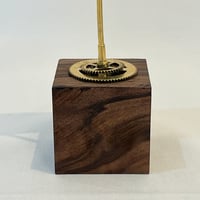 Image 10 of Demi nautile sur socle en bois d'ébène et laiton - Curiosités