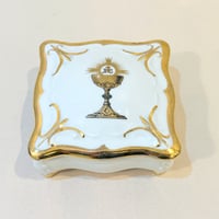 Image 2 of Ancienne boîte religieuse JHS en porcelaine blanche de Paris et dorure - XXe