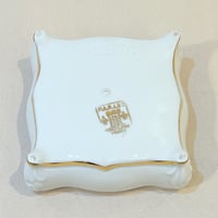 Image 9 of Ancienne boîte religieuse JHS en porcelaine blanche de Paris et dorure - XXe