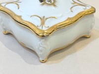 Image 6 of Ancienne boîte religieuse JHS en porcelaine blanche de Paris et dorure - XXe